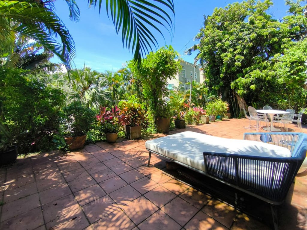 https://img.propertyraptor.com/cdn-cgi/imagedelivery/KD5bF_AFL0JDTbKLWF7z9g/ap8/ap8_001/hornet/prp/img/a8ad8a76b7ed2cf1dbaf976470a11f55.jpg/public