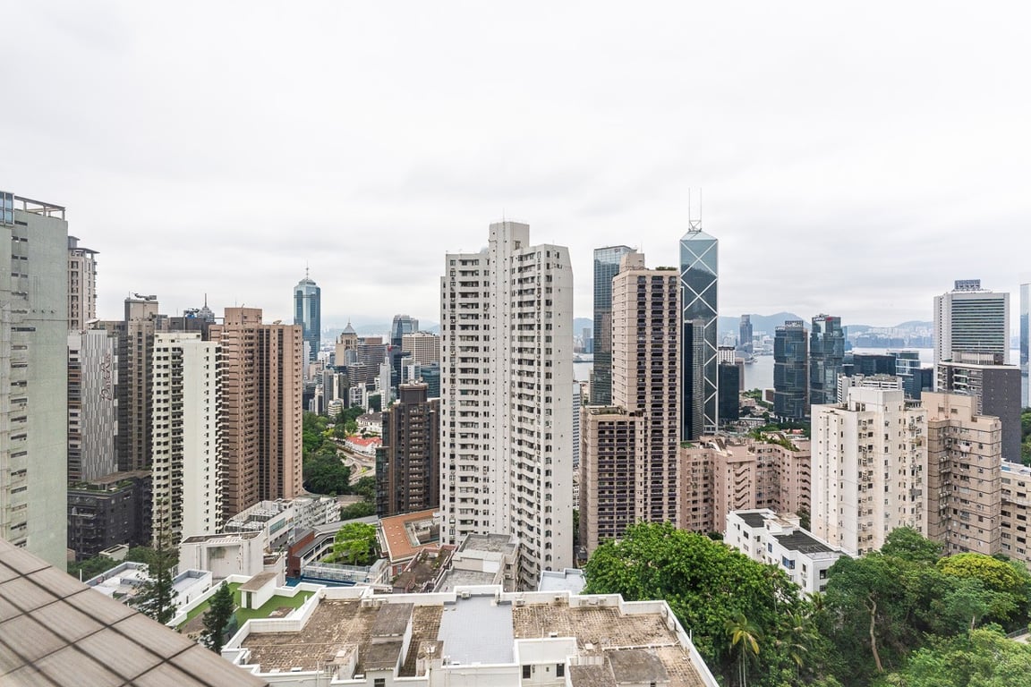 https://img.propertyraptor.com/cdn-cgi/imagedelivery/KD5bF_AFL0JDTbKLWF7z9g/ap8/ap8_001/hornet/prp/img/a8e29195ce91e2e6ff25a7d28e8280ee-wtm.jpg/public