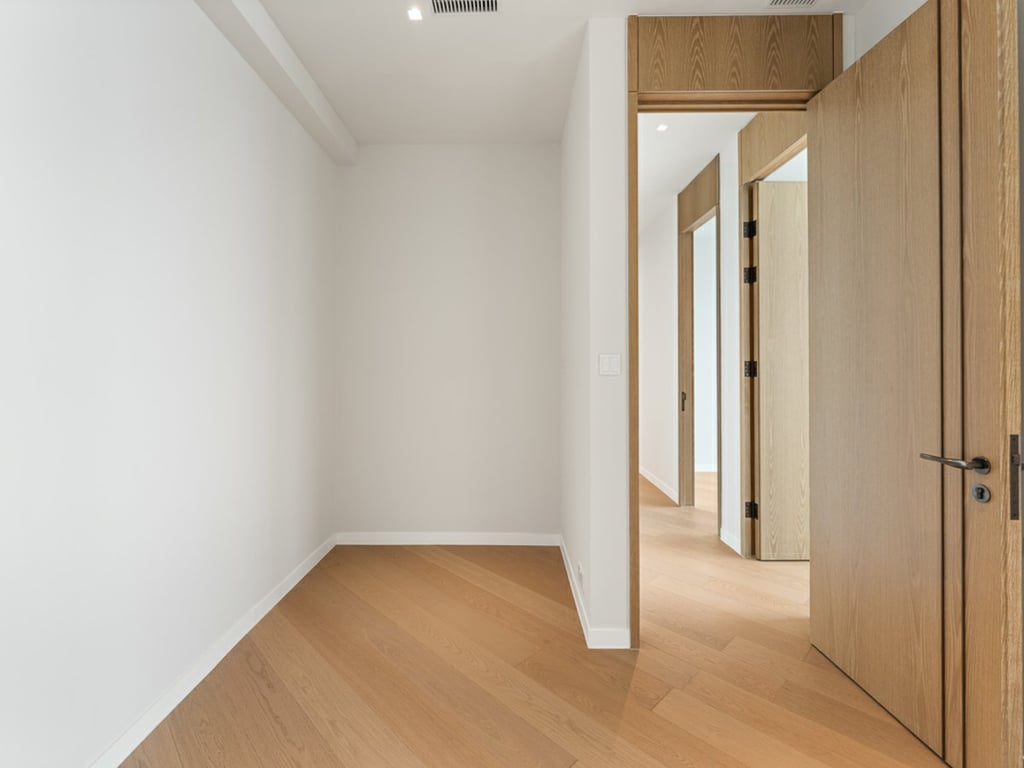 https://img.propertyraptor.com/cdn-cgi/imagedelivery/KD5bF_AFL0JDTbKLWF7z9g/ap8/ap8_001/hornet/prp/img/a924bc8e7436938012398c7aa16785eb.jpg/public