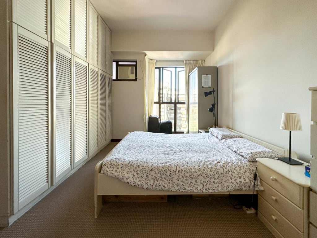 https://img.propertyraptor.com/cdn-cgi/imagedelivery/KD5bF_AFL0JDTbKLWF7z9g/ap8/ap8_001/hornet/prp/img/a92b07cfeee7e6d9cdc9d7fcf7c14663.jpg/public