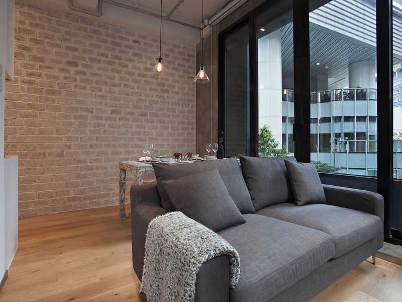 https://img.propertyraptor.com/cdn-cgi/imagedelivery/KD5bF_AFL0JDTbKLWF7z9g/ap8/ap8_001/hornet/prp/img/a9501e19ba7449f572a8aa35428a3132.jpg/public