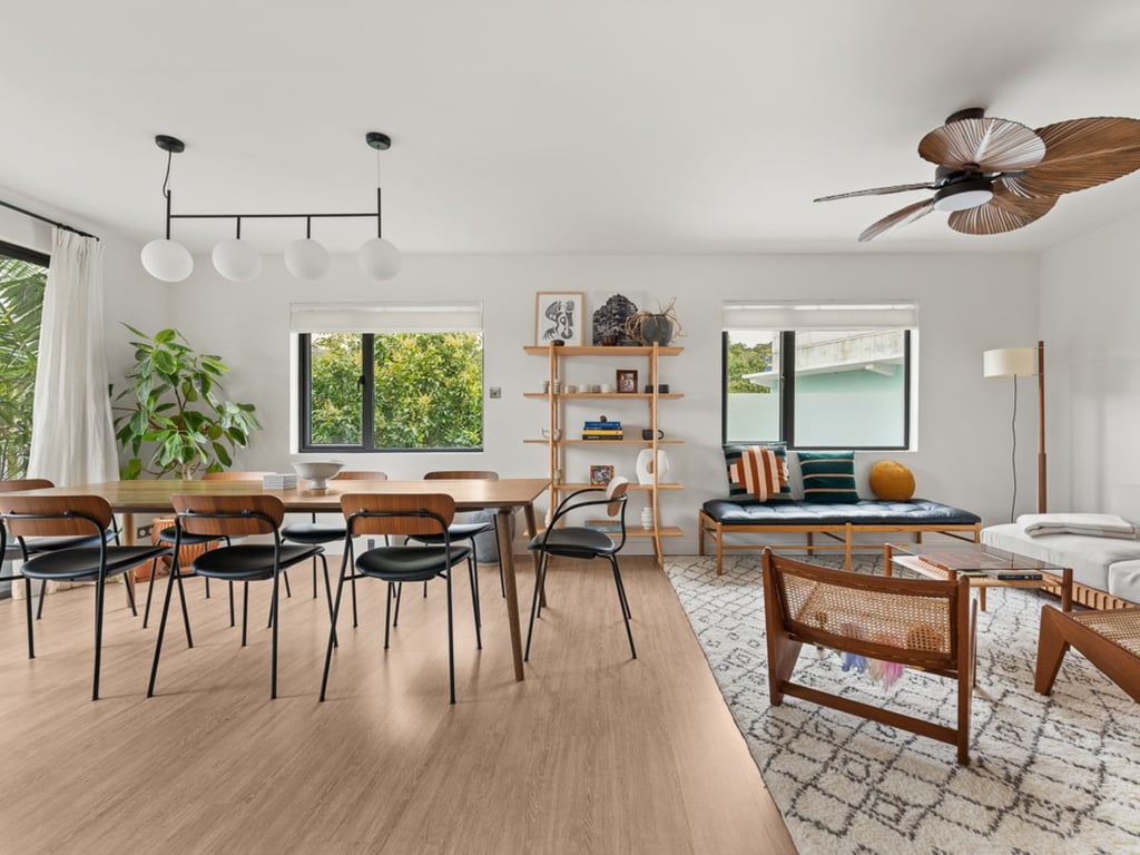 https://img.propertyraptor.com/cdn-cgi/imagedelivery/KD5bF_AFL0JDTbKLWF7z9g/ap8/ap8_001/hornet/prp/img/a95ee3e81bf0d1ae38605643a299dc3d.jpg/public