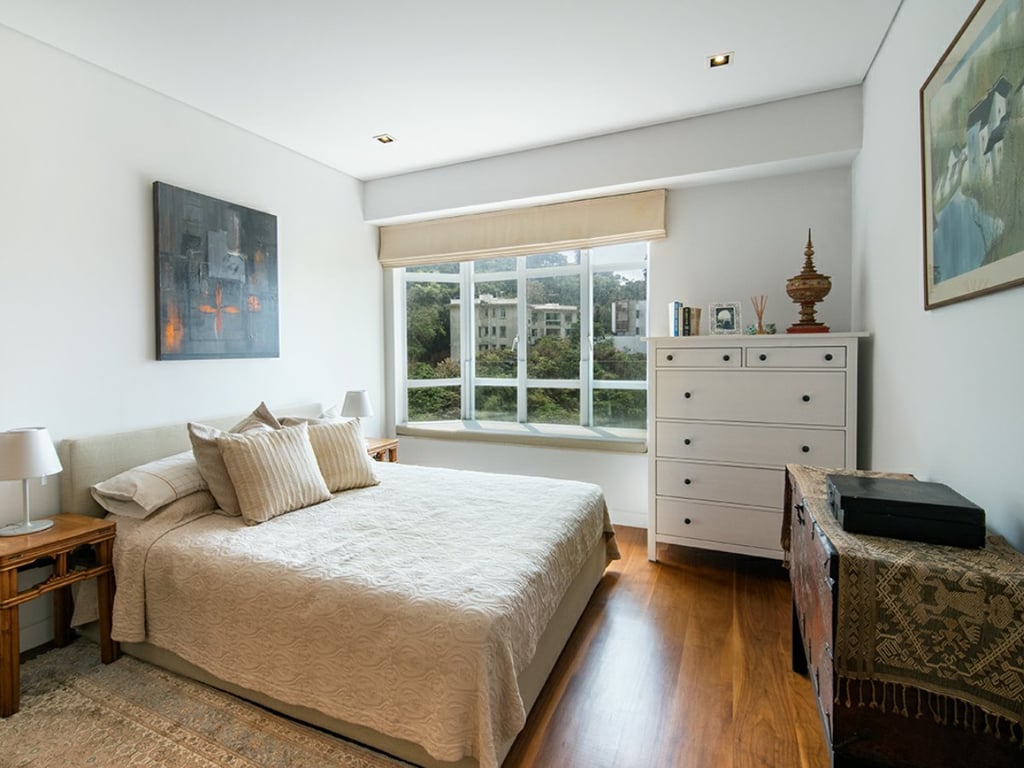 https://img.propertyraptor.com/cdn-cgi/imagedelivery/KD5bF_AFL0JDTbKLWF7z9g/ap8/ap8_001/hornet/prp/img/a97afe26c738bc365529c5ba24a8ed44.jpg/public