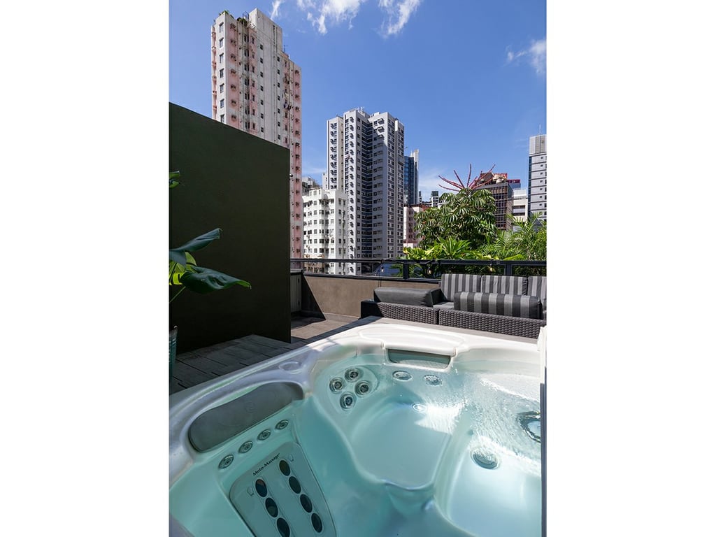 https://img.propertyraptor.com/cdn-cgi/imagedelivery/KD5bF_AFL0JDTbKLWF7z9g/ap8/ap8_001/hornet/prp/img/a99272e71c16053b4a5115d2d1da940f.jpg/public