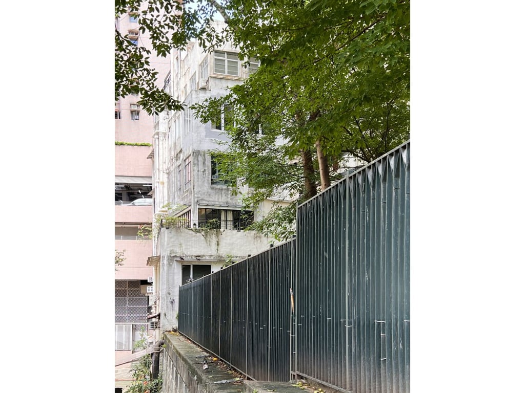 https://img.propertyraptor.com/cdn-cgi/imagedelivery/KD5bF_AFL0JDTbKLWF7z9g/ap8/ap8_001/hornet/prp/img/a99460cb50355e11f2ea594cd019ff75.jpg/public
