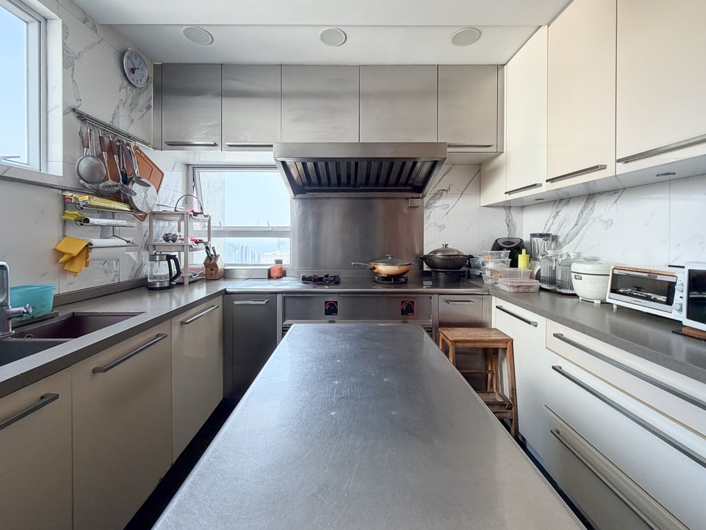 https://img.propertyraptor.com/cdn-cgi/imagedelivery/KD5bF_AFL0JDTbKLWF7z9g/ap8/ap8_001/hornet/prp/img/a9a4257d6540f97195cdb510996bc915-wtm.jpg/public
