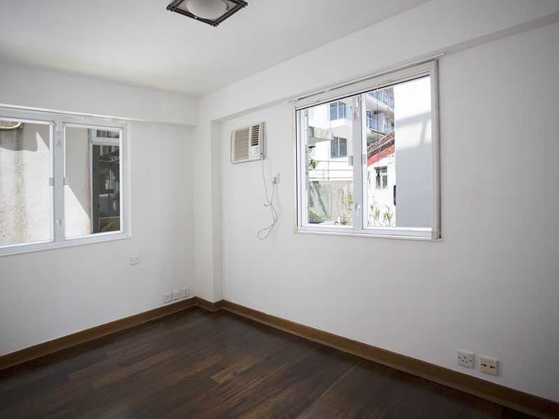 https://img.propertyraptor.com/cdn-cgi/imagedelivery/KD5bF_AFL0JDTbKLWF7z9g/ap8/ap8_001/hornet/prp/img/a9bdccb9e4036d5b2fb3c4196b920820.jpg/public