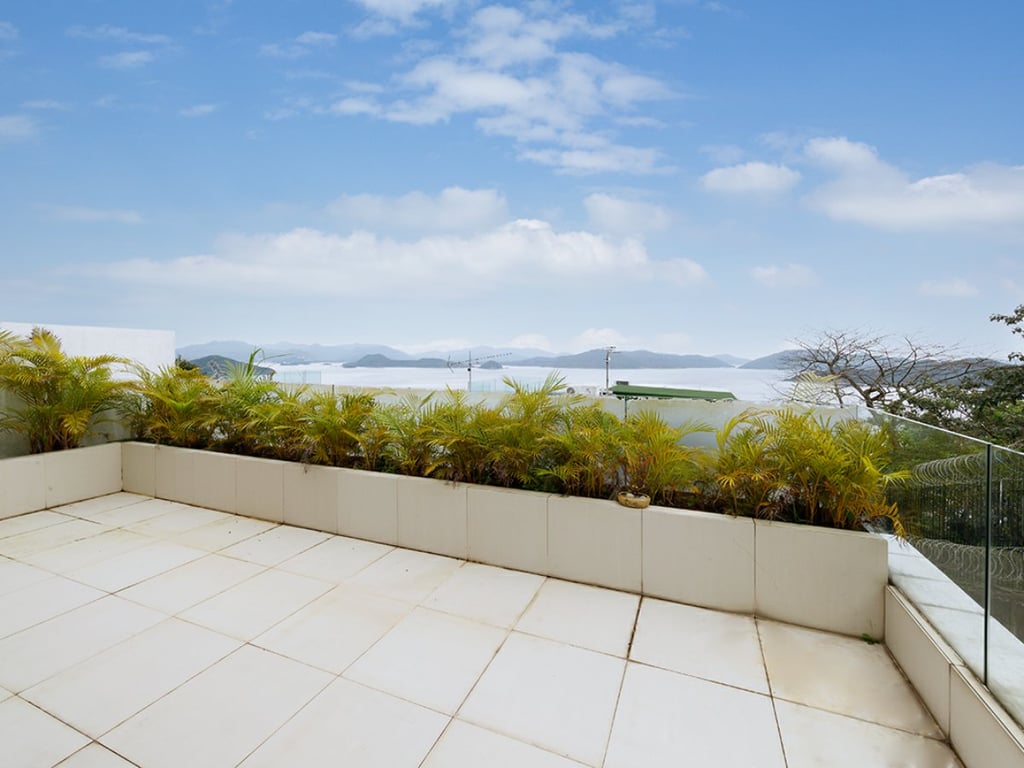 https://img.propertyraptor.com/cdn-cgi/imagedelivery/KD5bF_AFL0JDTbKLWF7z9g/ap8/ap8_001/hornet/prp/img/a9c7156fd33a5d26c417c261199314d1.jpg/public