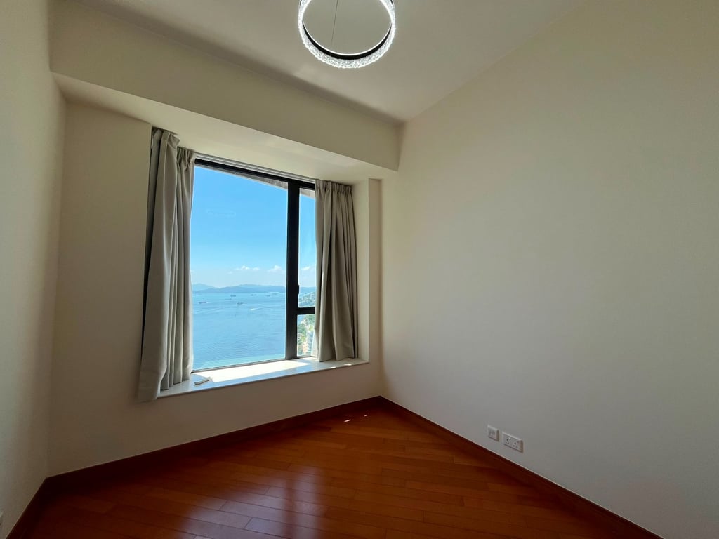 https://img.propertyraptor.com/cdn-cgi/imagedelivery/KD5bF_AFL0JDTbKLWF7z9g/ap8/ap8_001/hornet/prp/img/a9d2ef87b101671f33d0d594ab165fb5-wtm.jpg/public