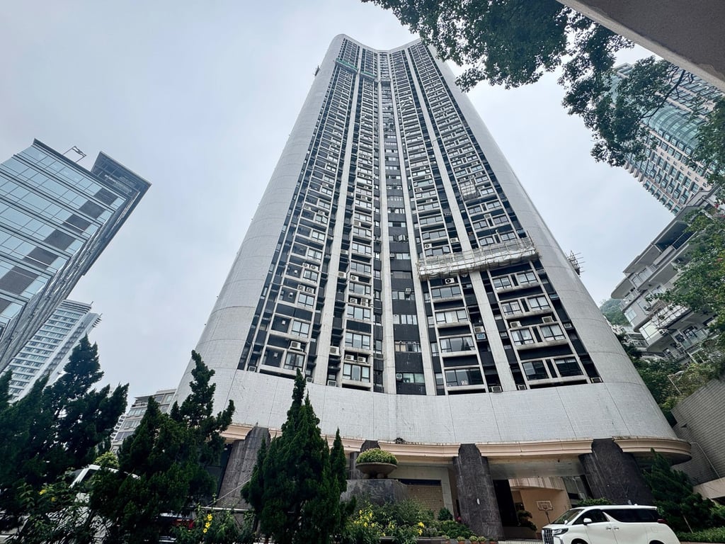 https://img.propertyraptor.com/cdn-cgi/imagedelivery/KD5bF_AFL0JDTbKLWF7z9g/ap8/ap8_001/hornet/prp/img/a9fc05946dfb0753f6317eaab086ef86-wtm.jpg/public