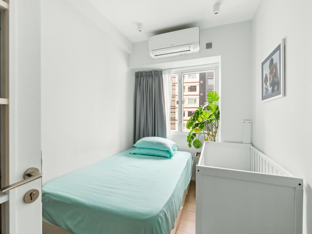 https://img.propertyraptor.com/cdn-cgi/imagedelivery/KD5bF_AFL0JDTbKLWF7z9g/ap8/ap8_001/hornet/prp/img/aa0992350de7def935154c9d6da9d046.jpg/public