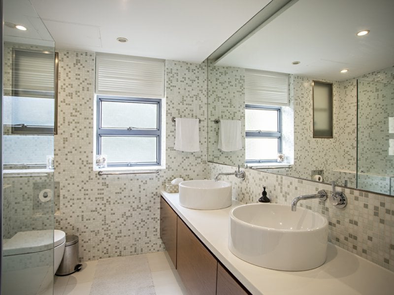 https://img.propertyraptor.com/cdn-cgi/imagedelivery/KD5bF_AFL0JDTbKLWF7z9g/ap8/ap8_001/hornet/prp/img/aa0e274a2a9123eeb855f7c91476e0a7.jpg/public