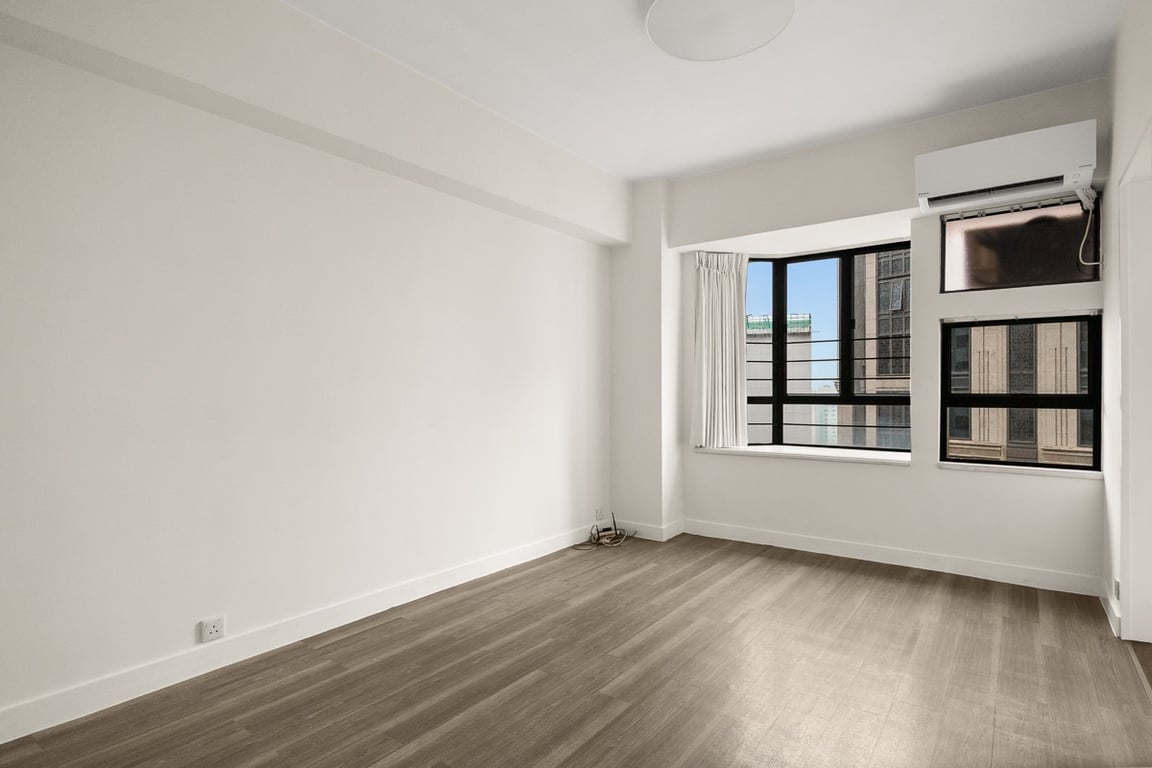 https://img.propertyraptor.com/cdn-cgi/imagedelivery/KD5bF_AFL0JDTbKLWF7z9g/ap8/ap8_001/hornet/prp/img/aa264ffc5770ad4286da8226dff7989f-wtm.jpg/public