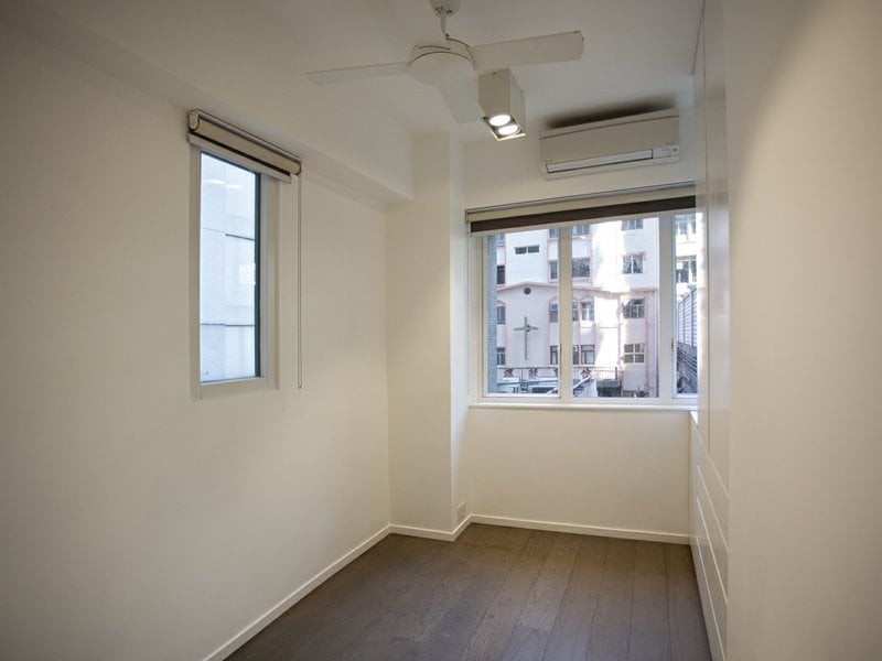 https://img.propertyraptor.com/cdn-cgi/imagedelivery/KD5bF_AFL0JDTbKLWF7z9g/ap8/ap8_001/hornet/prp/img/aa2f19ac14da89365daecb6964382e6f.jpg/public