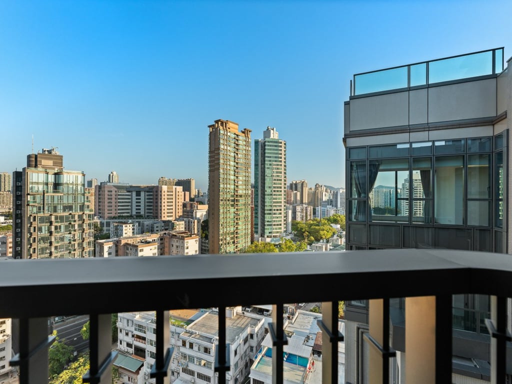 https://img.propertyraptor.com/cdn-cgi/imagedelivery/KD5bF_AFL0JDTbKLWF7z9g/ap8/ap8_001/hornet/prp/img/aa5662703c652544f56786fc1a16c1a8-wtm.jpg/public