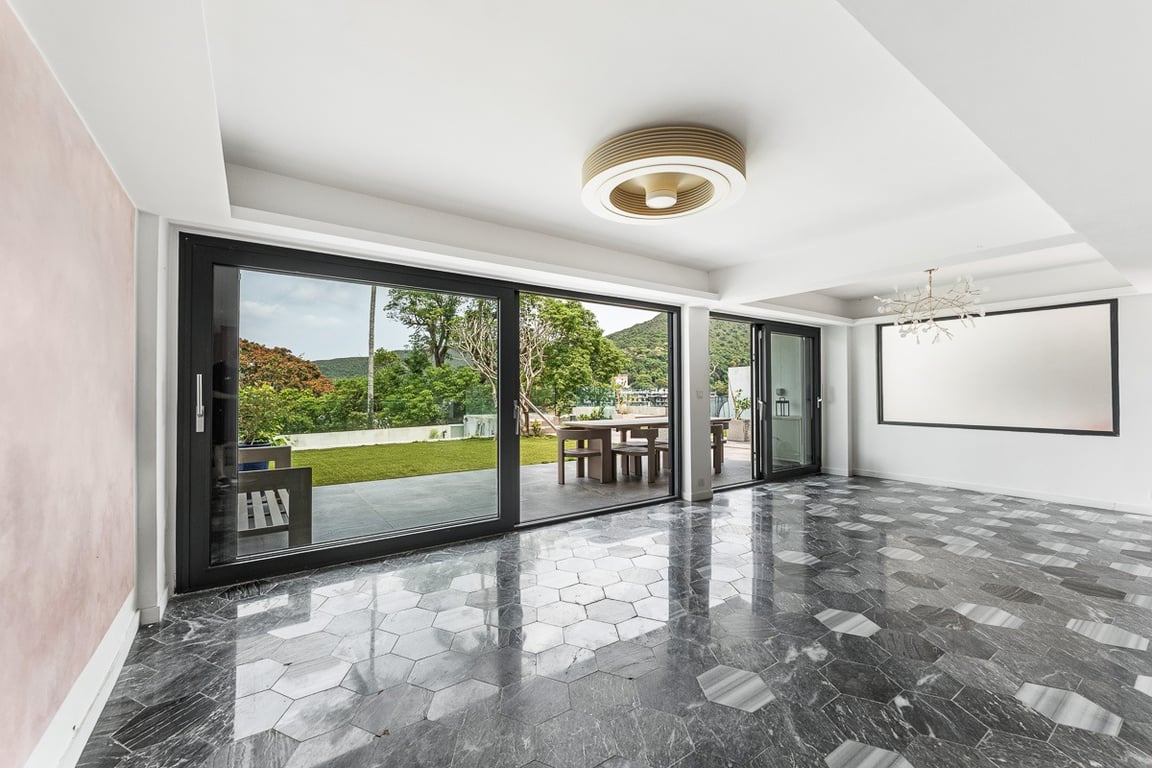 https://img.propertyraptor.com/cdn-cgi/imagedelivery/KD5bF_AFL0JDTbKLWF7z9g/ap8/ap8_001/hornet/prp/img/aa6856b4b68d387d5d59fda6428610a2-wtm.jpg/public