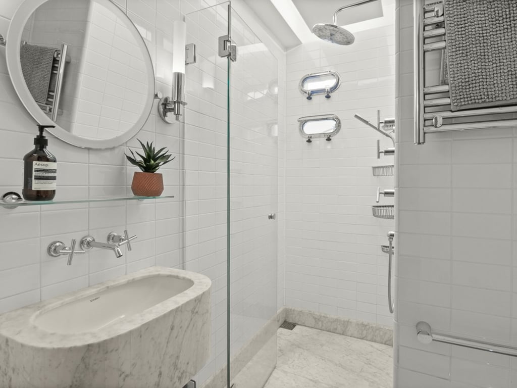 https://img.propertyraptor.com/cdn-cgi/imagedelivery/KD5bF_AFL0JDTbKLWF7z9g/ap8/ap8_001/hornet/prp/img/aa7cfa97028ccd1c68159f7384e38f6a.jpg/public