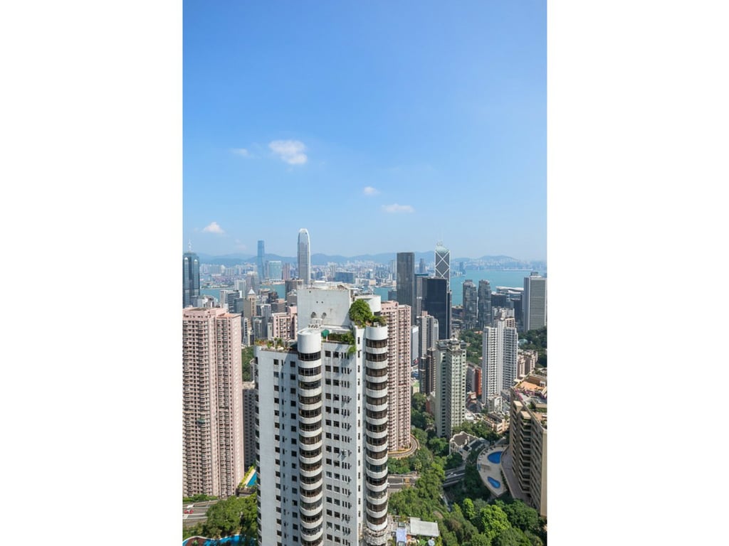https://img.propertyraptor.com/cdn-cgi/imagedelivery/KD5bF_AFL0JDTbKLWF7z9g/ap8/ap8_001/hornet/prp/img/aa86d5b9b34a7a4ef43a15532dae3824.jpg/public