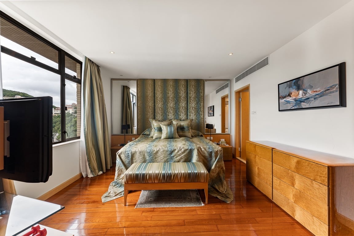 https://img.propertyraptor.com/cdn-cgi/imagedelivery/KD5bF_AFL0JDTbKLWF7z9g/ap8/ap8_001/hornet/prp/img/aa89dd285cb13843c1c19ee57f62bc53-wtm.jpg/public