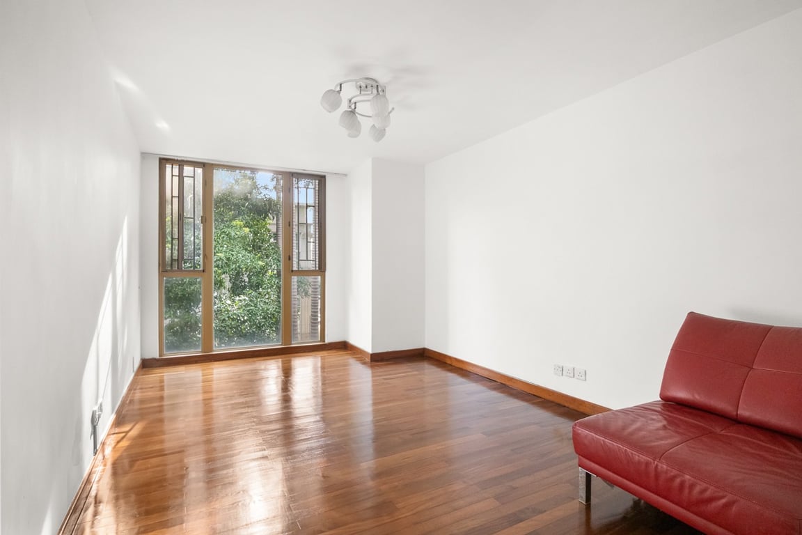 https://img.propertyraptor.com/cdn-cgi/imagedelivery/KD5bF_AFL0JDTbKLWF7z9g/ap8/ap8_001/hornet/prp/img/aab964d70bbc66d40beda095ecbddf0c-wtm.jpg/public