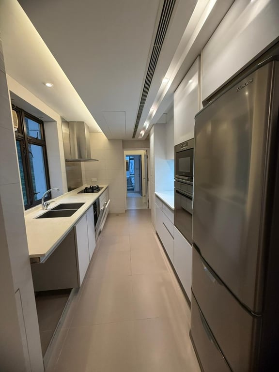 https://img.propertyraptor.com/cdn-cgi/imagedelivery/KD5bF_AFL0JDTbKLWF7z9g/ap8/ap8_001/hornet/prp/img/aad02dd0256598dc97fe3b6aad408241-wtm.jpg/public