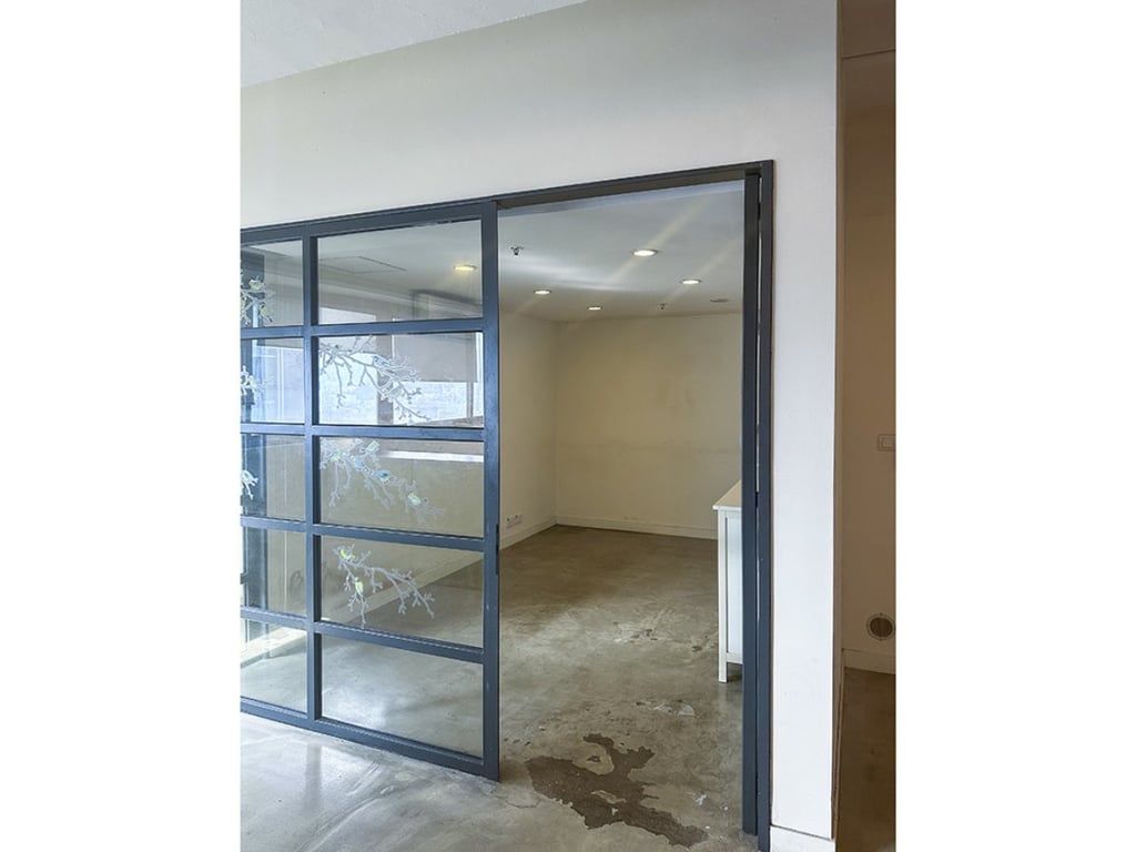 https://img.propertyraptor.com/cdn-cgi/imagedelivery/KD5bF_AFL0JDTbKLWF7z9g/ap8/ap8_001/hornet/prp/img/ab4b39e16aa156236de74991598b6ace.jpg/public