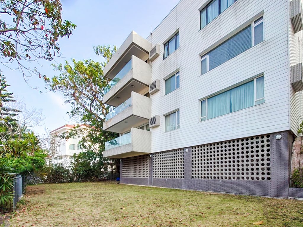 https://img.propertyraptor.com/cdn-cgi/imagedelivery/KD5bF_AFL0JDTbKLWF7z9g/ap8/ap8_001/hornet/prp/img/ab6ccc4faf094b2b4e7283a47e6d0ae7.jpg/public