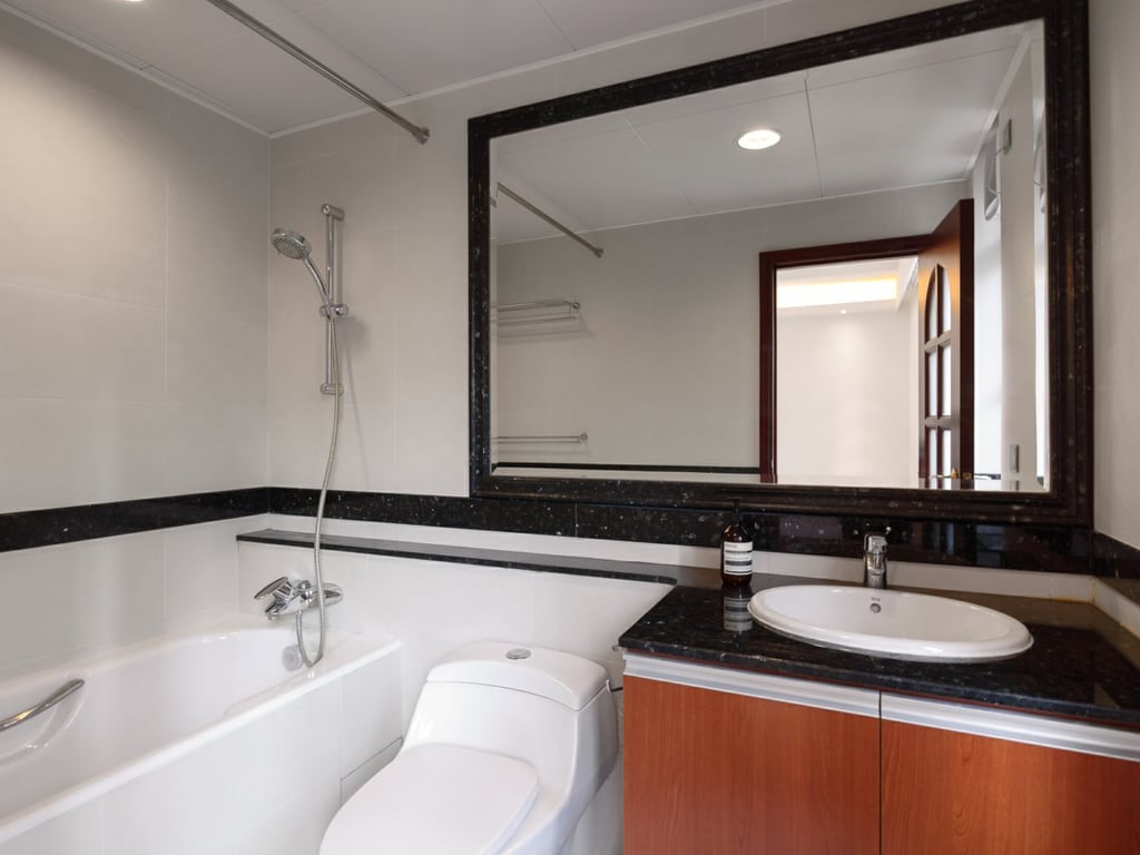 https://img.propertyraptor.com/cdn-cgi/imagedelivery/KD5bF_AFL0JDTbKLWF7z9g/ap8/ap8_001/hornet/prp/img/ab91dfff086fb51fffa7e7841d8e5699.jpg/public