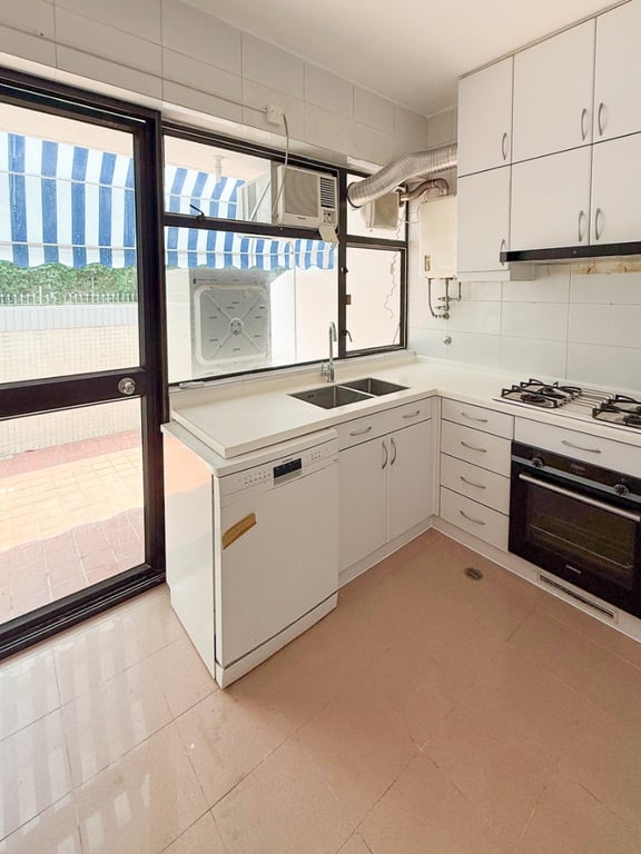 https://img.propertyraptor.com/cdn-cgi/imagedelivery/KD5bF_AFL0JDTbKLWF7z9g/ap8/ap8_001/hornet/prp/img/abd34a3f273e20930ed3fdfe82a2461b-wtm.jpg/public