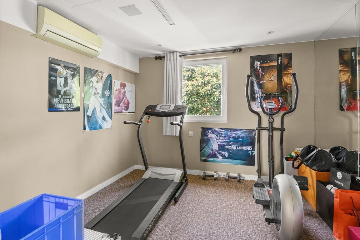 https://img.propertyraptor.com/cdn-cgi/imagedelivery/KD5bF_AFL0JDTbKLWF7z9g/ap8/ap8_001/hornet/prp/img/abd86e7d5b0d223efba966be4800c95b-wtm.jpg/public