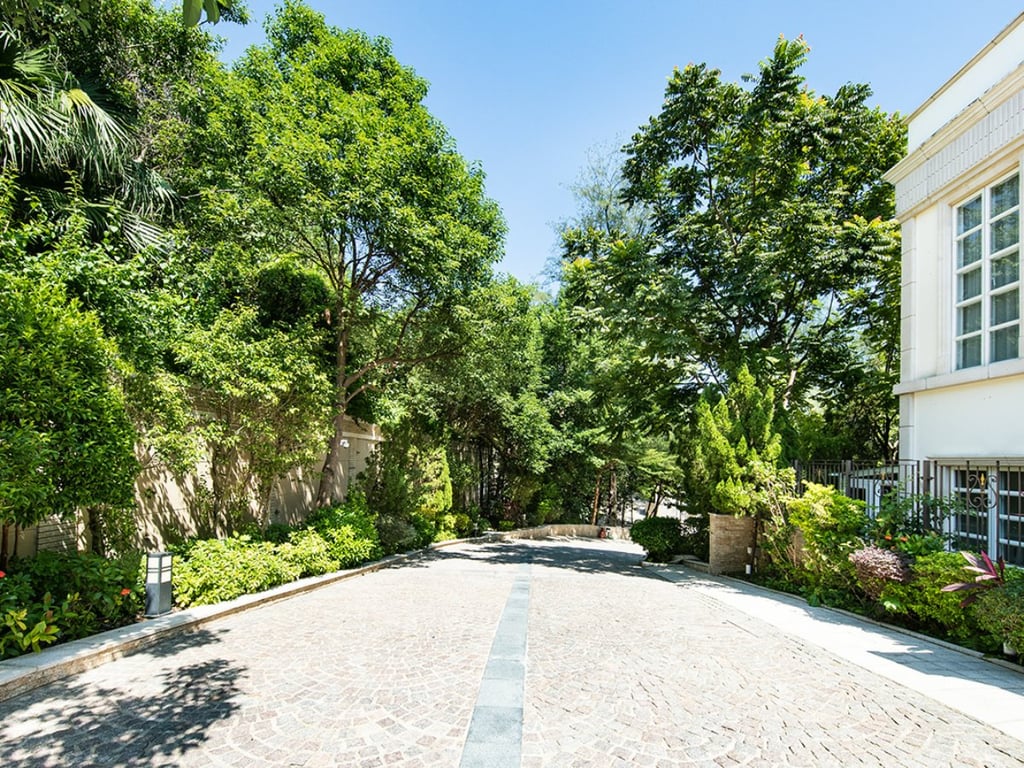 https://img.propertyraptor.com/cdn-cgi/imagedelivery/KD5bF_AFL0JDTbKLWF7z9g/ap8/ap8_001/hornet/prp/img/abe056b4bb69e8d715a0af65e3238a72.jpg/public