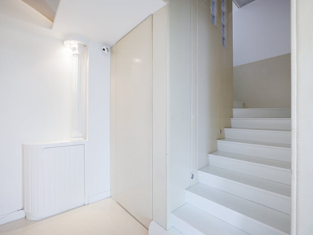https://img.propertyraptor.com/cdn-cgi/imagedelivery/KD5bF_AFL0JDTbKLWF7z9g/ap8/ap8_001/hornet/prp/img/ac3101bbe7dd08e3014e47b6e0e378b9.jpg/public