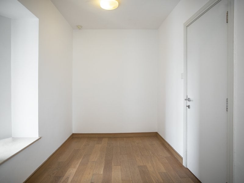 https://img.propertyraptor.com/cdn-cgi/imagedelivery/KD5bF_AFL0JDTbKLWF7z9g/ap8/ap8_001/hornet/prp/img/ac3fbcf9a2ff6030a1972fa85fcdb7a1.jpg/public