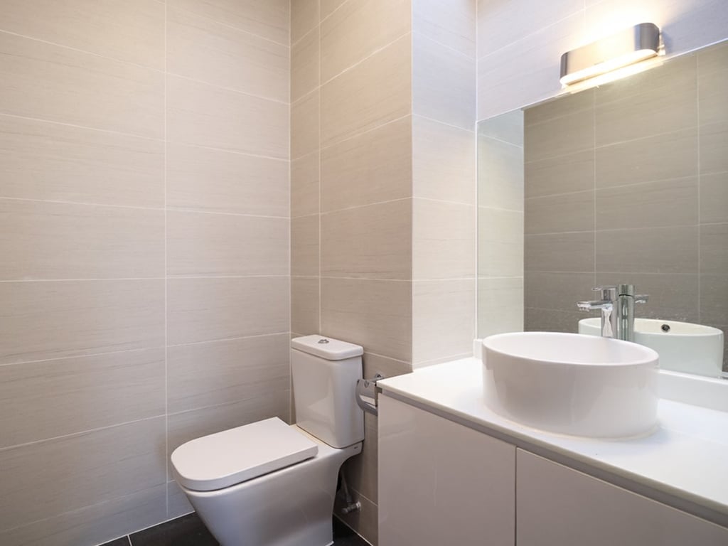 https://img.propertyraptor.com/cdn-cgi/imagedelivery/KD5bF_AFL0JDTbKLWF7z9g/ap8/ap8_001/hornet/prp/img/ac4ddd3d3f30601264e0bce31c248abb.jpg/public