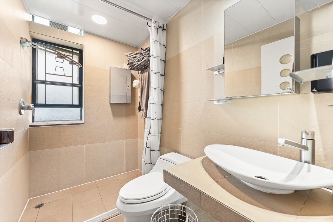 https://img.propertyraptor.com/cdn-cgi/imagedelivery/KD5bF_AFL0JDTbKLWF7z9g/ap8/ap8_001/hornet/prp/img/ac8a9bdf8c22fb05ef1c94d173b9fb25-wtm.jpg/public