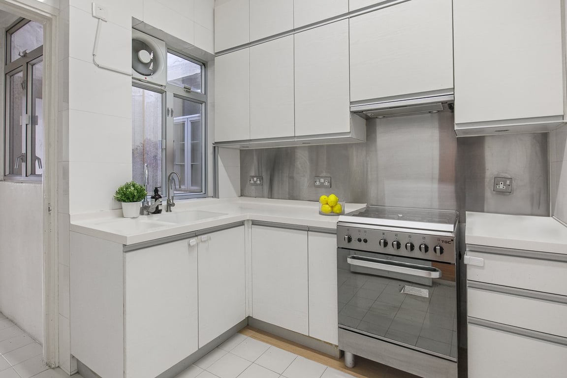 https://img.propertyraptor.com/cdn-cgi/imagedelivery/KD5bF_AFL0JDTbKLWF7z9g/ap8/ap8_001/hornet/prp/img/ac8ef48b0c3ddf819da39edc6bdff69f-wtm.jpg/public