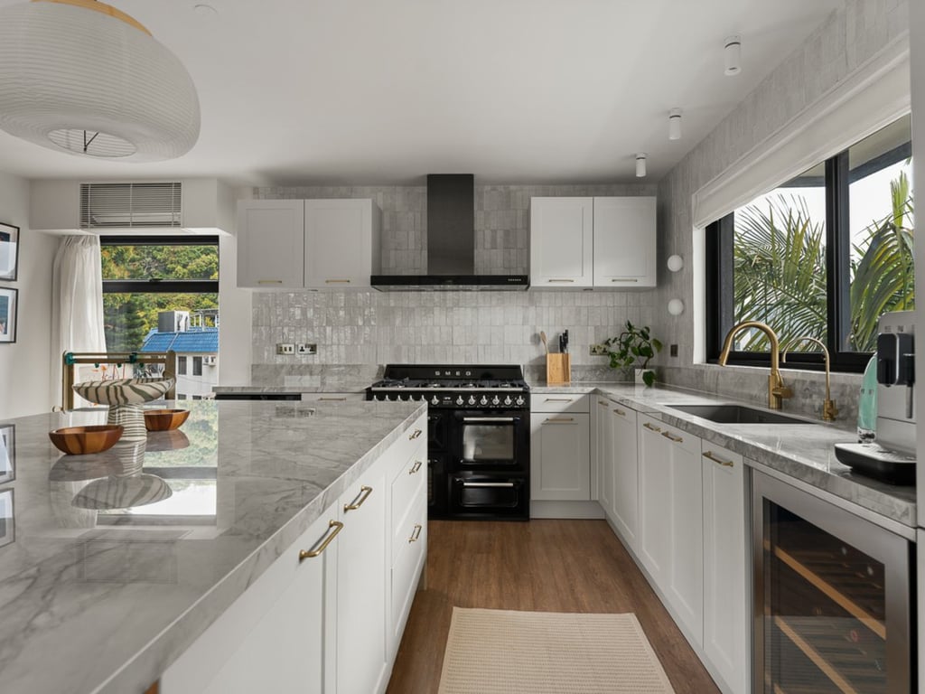 https://img.propertyraptor.com/cdn-cgi/imagedelivery/KD5bF_AFL0JDTbKLWF7z9g/ap8/ap8_001/hornet/prp/img/ac935b615cb0858ab70ea838869ff8d6.jpg/public
