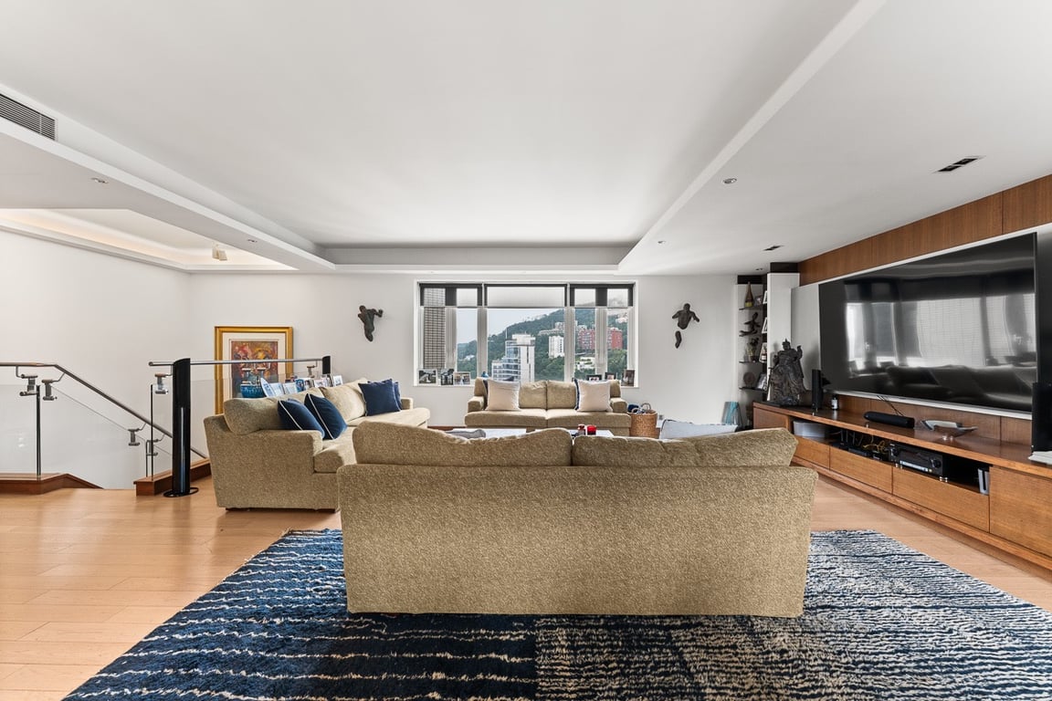 https://img.propertyraptor.com/cdn-cgi/imagedelivery/KD5bF_AFL0JDTbKLWF7z9g/ap8/ap8_001/hornet/prp/img/aca7d53590faa2b95106e06b3d577ac0-wtm.jpg/public