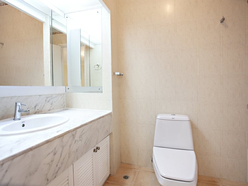 https://img.propertyraptor.com/cdn-cgi/imagedelivery/KD5bF_AFL0JDTbKLWF7z9g/ap8/ap8_001/hornet/prp/img/acc360a83a0001b2a2fc4e27e14dadad.jpg/public