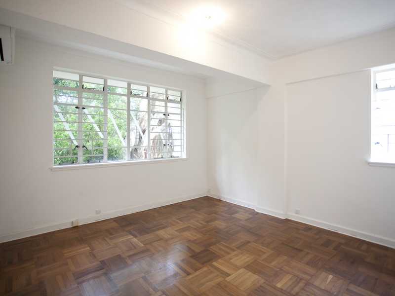 https://img.propertyraptor.com/cdn-cgi/imagedelivery/KD5bF_AFL0JDTbKLWF7z9g/ap8/ap8_001/hornet/prp/img/acc7b188c5e860d67c617d69f7a626a6.jpg/public