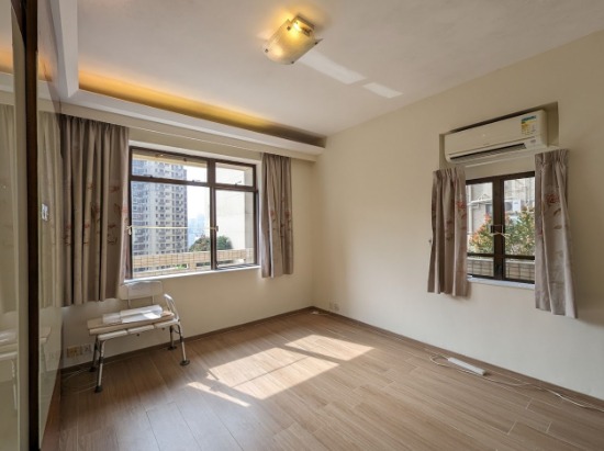 https://img.propertyraptor.com/cdn-cgi/imagedelivery/KD5bF_AFL0JDTbKLWF7z9g/ap8/ap8_001/hornet/prp/img/acd70c1d9ded9b91b7d8fdab89e0d118-wtm.jpg/public