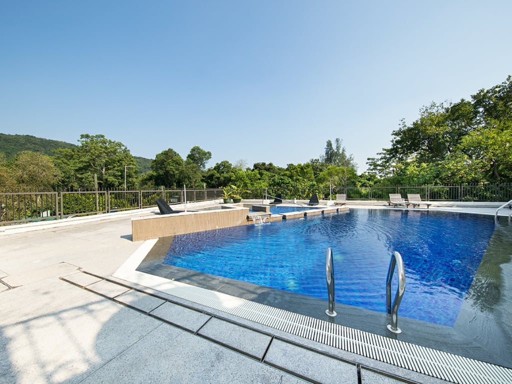 https://img.propertyraptor.com/cdn-cgi/imagedelivery/KD5bF_AFL0JDTbKLWF7z9g/ap8/ap8_001/hornet/prp/img/ace17134d26d702671933d45950979d8.jpg/public
