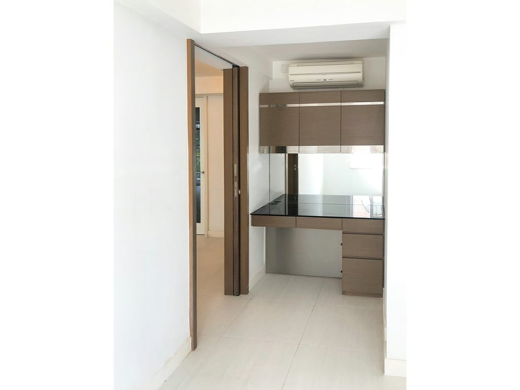 https://img.propertyraptor.com/cdn-cgi/imagedelivery/KD5bF_AFL0JDTbKLWF7z9g/ap8/ap8_001/hornet/prp/img/acfcb67ceaa00eebe6cd8cb59b3d90a0.jpg/public