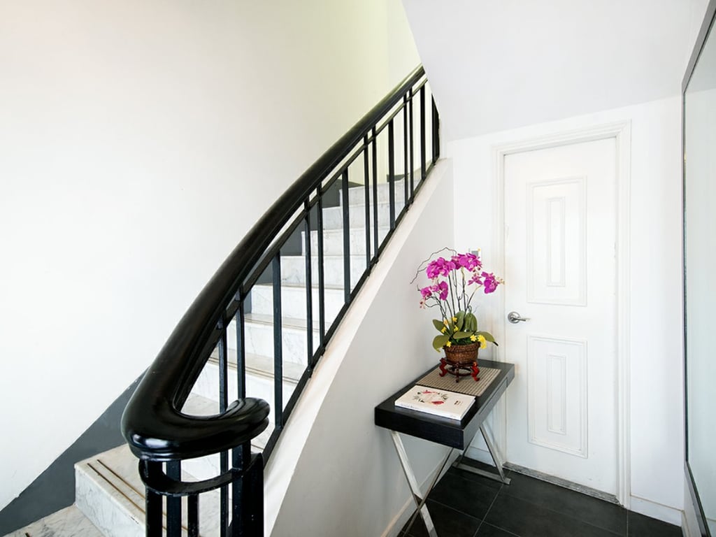https://img.propertyraptor.com/cdn-cgi/imagedelivery/KD5bF_AFL0JDTbKLWF7z9g/ap8/ap8_001/hornet/prp/img/ad2267a64391a67cd816734d5a865f65.jpg/public