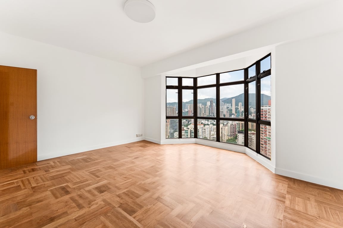 https://img.propertyraptor.com/cdn-cgi/imagedelivery/KD5bF_AFL0JDTbKLWF7z9g/ap8/ap8_001/hornet/prp/img/ad2ff8fb4bbc1d8b485d979ee238d748-wtm.jpg/public