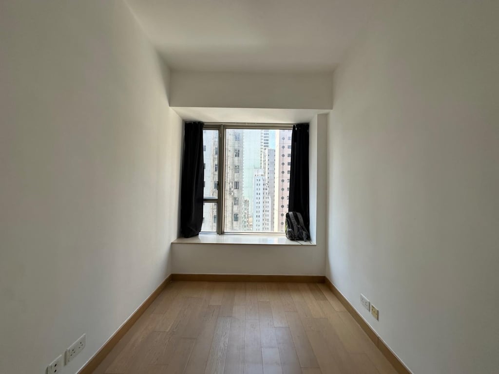 https://img.propertyraptor.com/cdn-cgi/imagedelivery/KD5bF_AFL0JDTbKLWF7z9g/ap8/ap8_001/hornet/prp/img/ad417a5fb1c74d7c8a31884e26857e1a-wtm.jpg/public