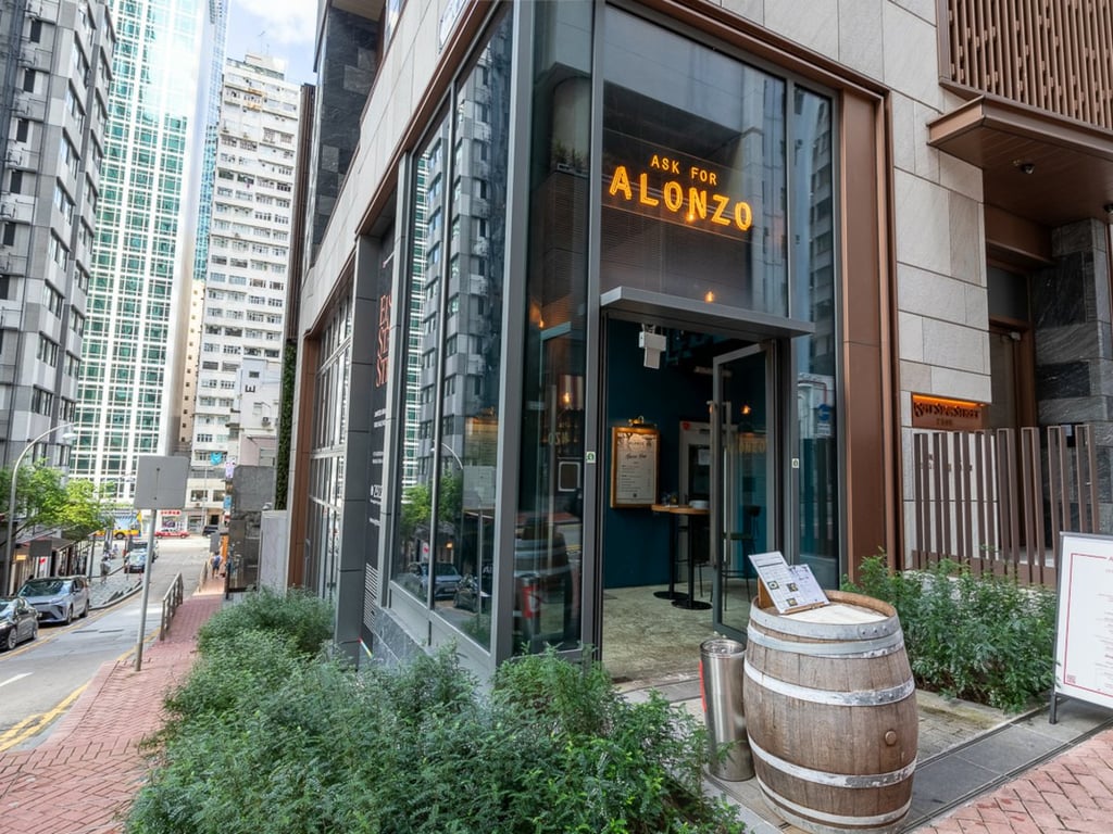 https://img.propertyraptor.com/cdn-cgi/imagedelivery/KD5bF_AFL0JDTbKLWF7z9g/ap8/ap8_001/hornet/prp/img/ad41a4f96beddc10cada40c88518e1d9.jpg/public