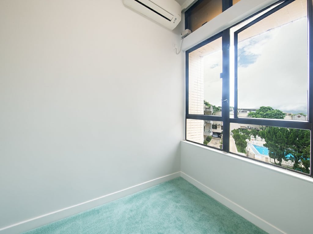 https://img.propertyraptor.com/cdn-cgi/imagedelivery/KD5bF_AFL0JDTbKLWF7z9g/ap8/ap8_001/hornet/prp/img/ad588ae82d91089b29ec09381a450027.jpg/public