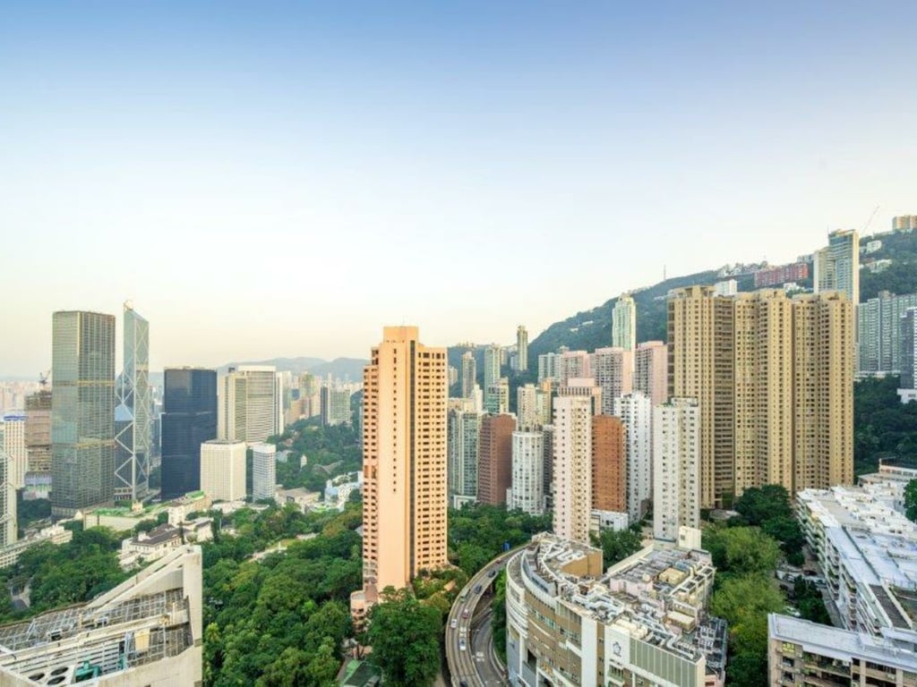 https://img.propertyraptor.com/cdn-cgi/imagedelivery/KD5bF_AFL0JDTbKLWF7z9g/ap8/ap8_001/hornet/prp/img/ad60844678b7c3cd92a65d679a6e97d4.jpg/public