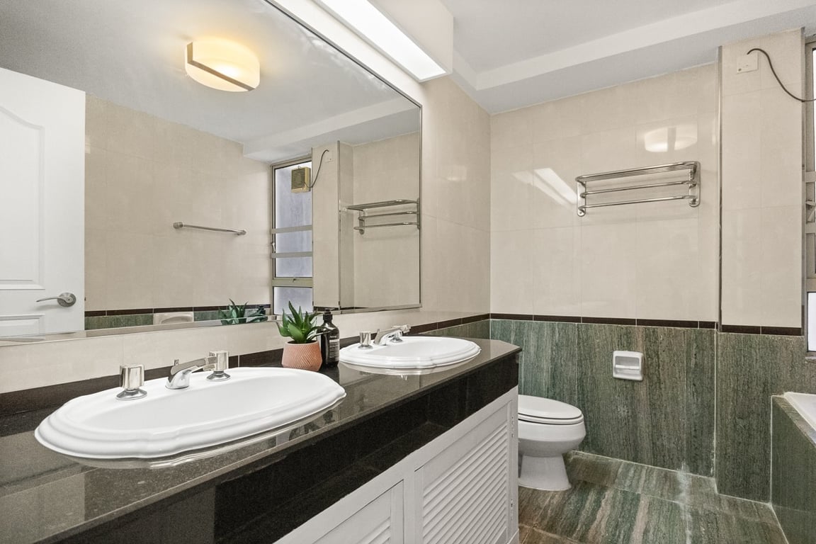 https://img.propertyraptor.com/cdn-cgi/imagedelivery/KD5bF_AFL0JDTbKLWF7z9g/ap8/ap8_001/hornet/prp/img/ad6676c5d8c810d41c392308fa48e1bf-wtm.jpg/public